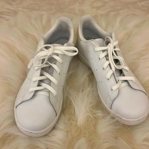 adidas Stan Smith, girls shoes. Only worn a couple of times in great condition.